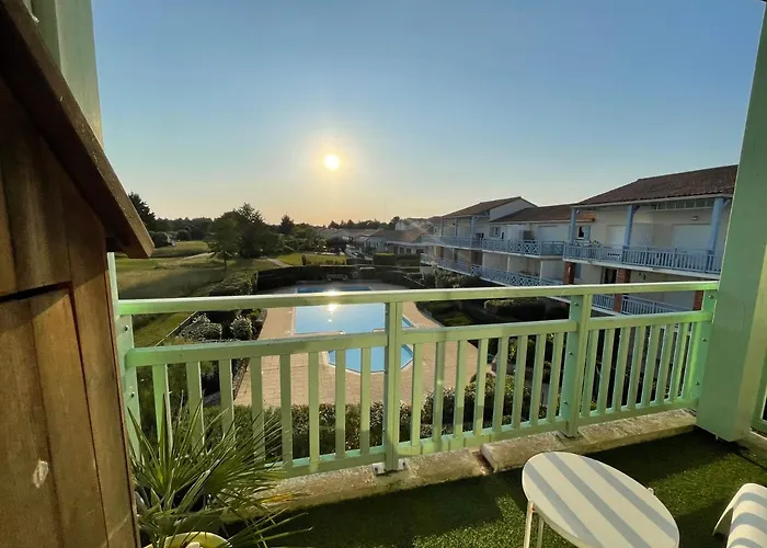 Unappartalamer Vue Golf De Et Piscine Appartement